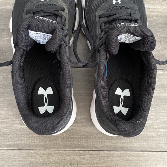 ✨ Authentic Under Armour Women’s Sneakers - Size 5 - Black/White - EUC ✨ - Picture 6 of 6